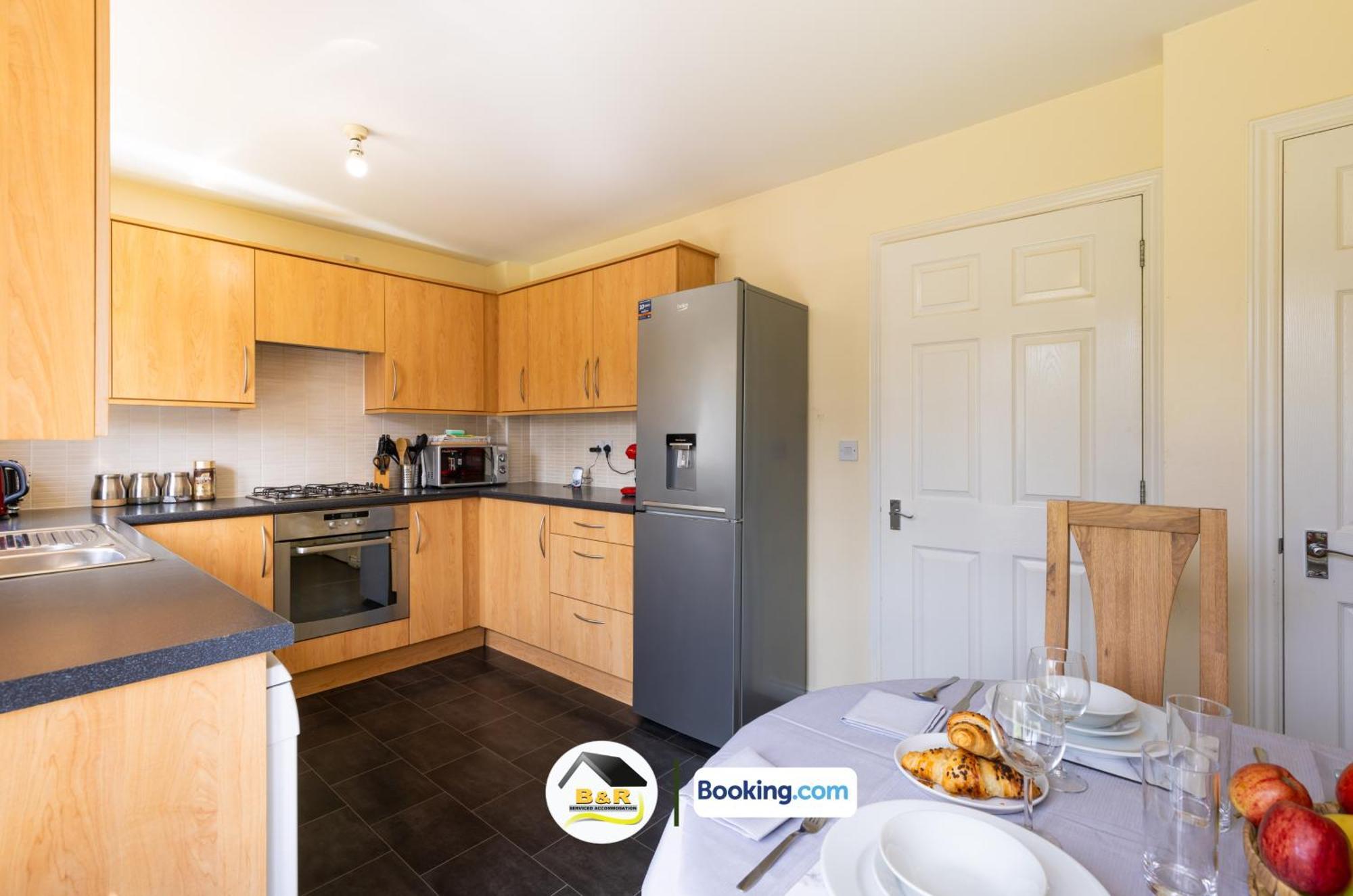 3 Bedroom House By B And R Serviced Accommodation Amesbury With Super Fast Wi-Fi 145Mbps Exterior foto